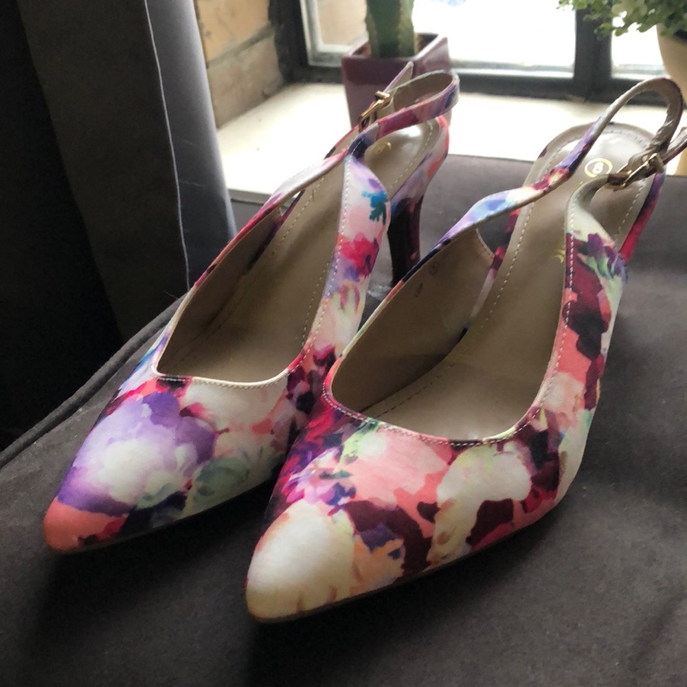 Floral slingbacks with short heel